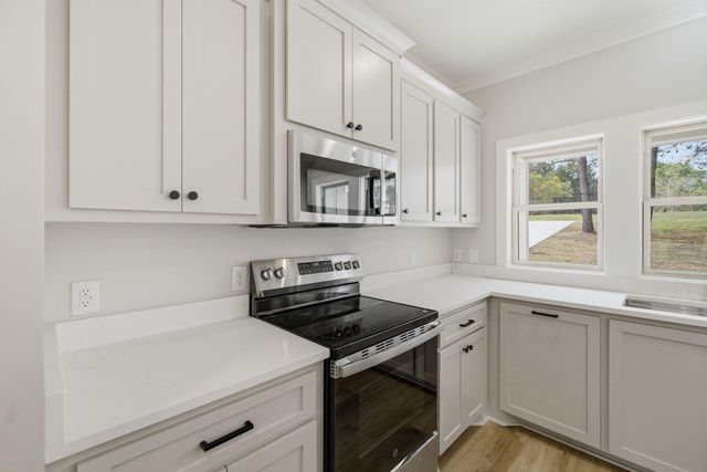 5 Eric Nobles Ln., Sumrall, MS 39482