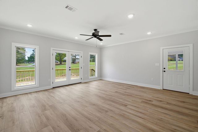 5 Eric Nobles Ln., Sumrall, MS 39482