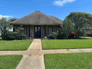6106 Sandy Creek Ln, Zachary, LA 70791