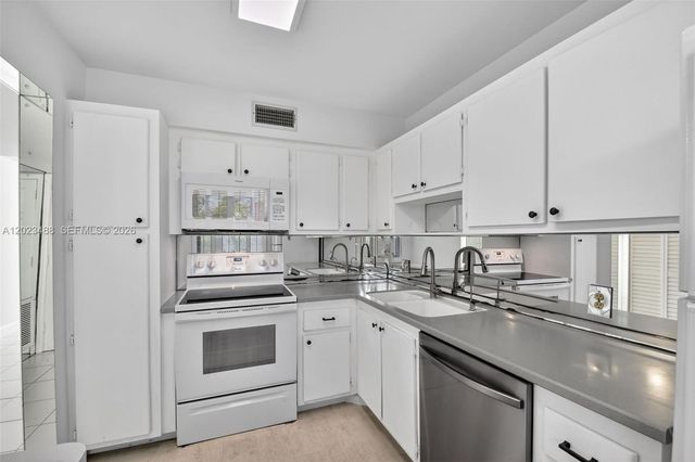 4230 Deste Court 107, Lake Worth, FL 33467
