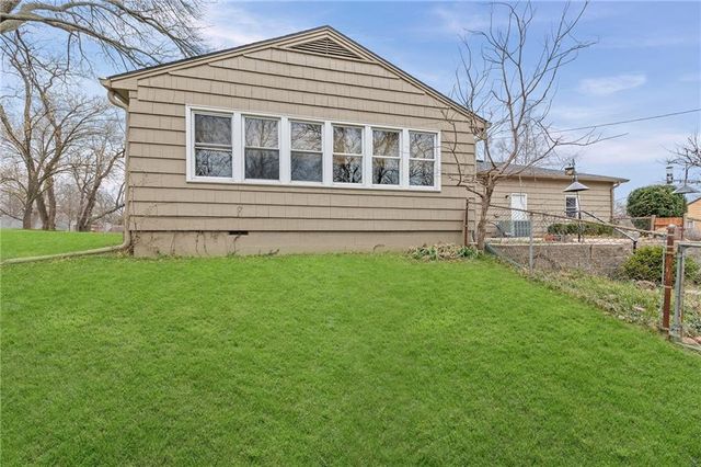 5305 N Cypress Avenue, Kansas City, MO 64119