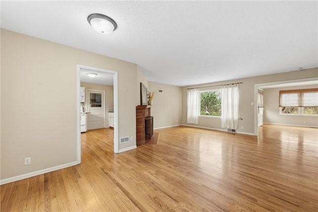 5305 N Cypress Avenue, Kansas City, MO 64119