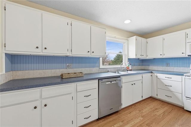 5305 N Cypress Avenue, Kansas City, MO 64119