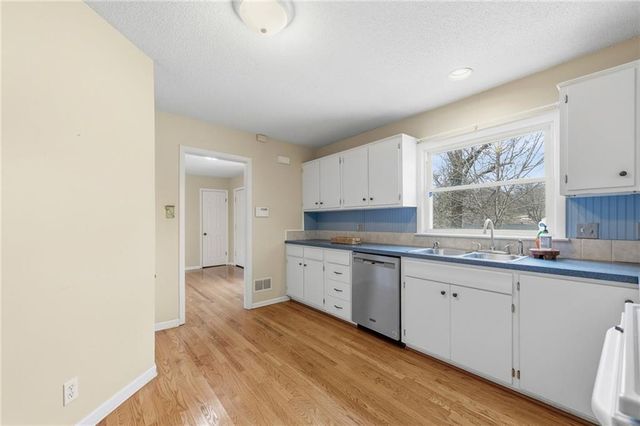 5305 N Cypress Avenue, Kansas City, MO 64119