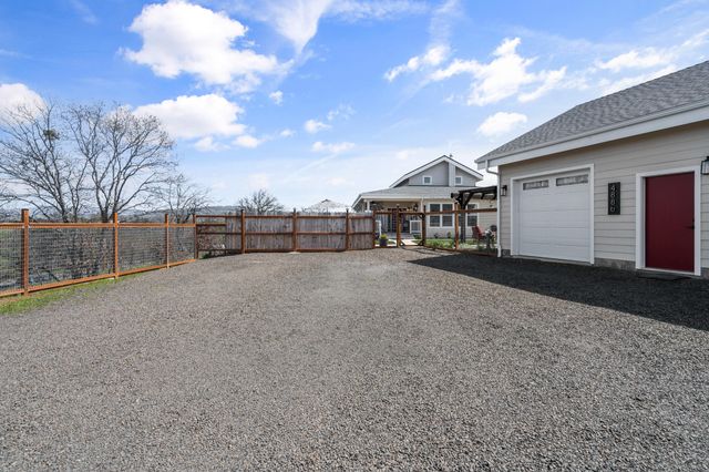 4886 Antelope Road, White City, OR 97503