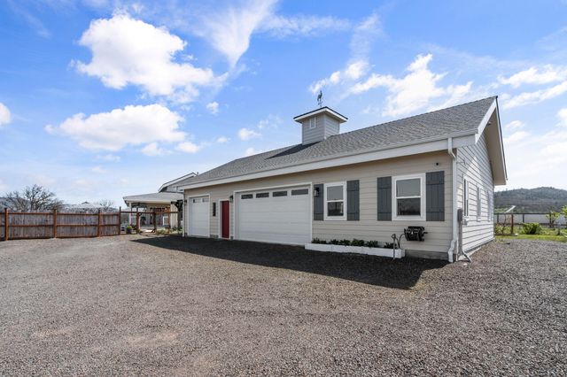 4886 Antelope Road, White City, OR 97503