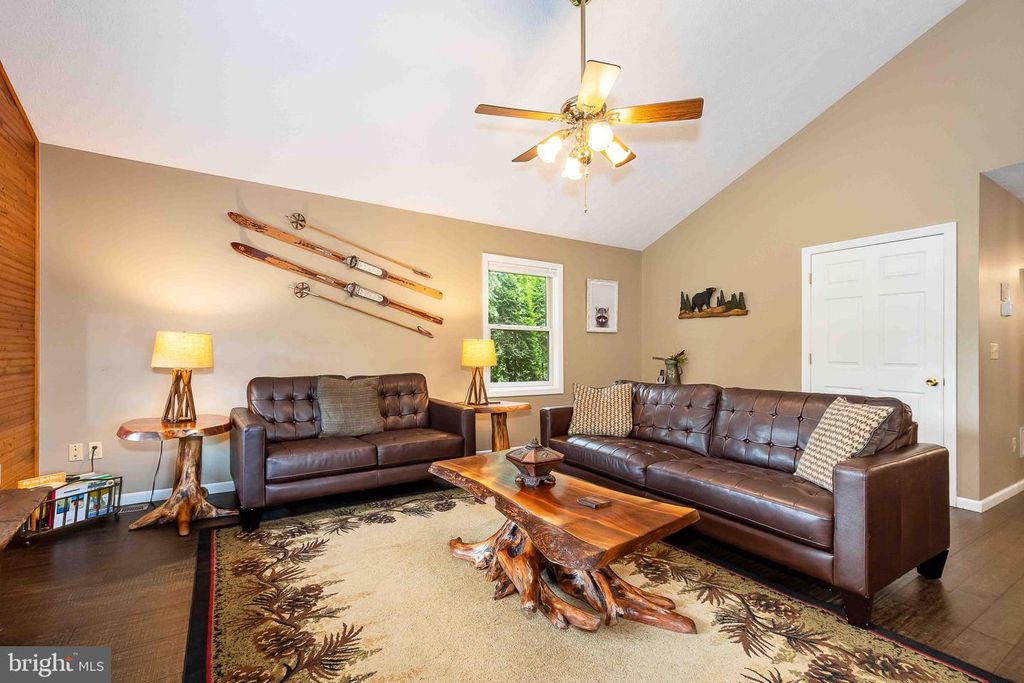 Image 11 of property listing at 305 LAKE POINTE DR, Mc Henry, MD 21541