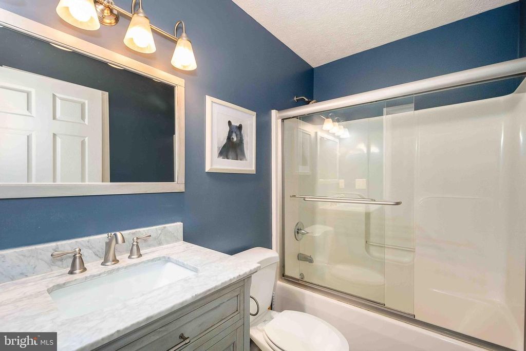 Image 12 of property listing at 305 LAKE POINTE DR, Mc Henry, MD 21541