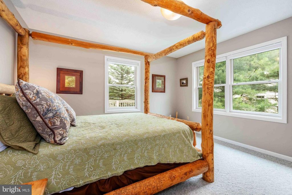 Image 15 of property listing at 305 LAKE POINTE DR, Mc Henry, MD 21541