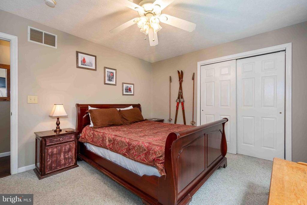 Image 20 of property listing at 305 LAKE POINTE DR, Mc Henry, MD 21541
