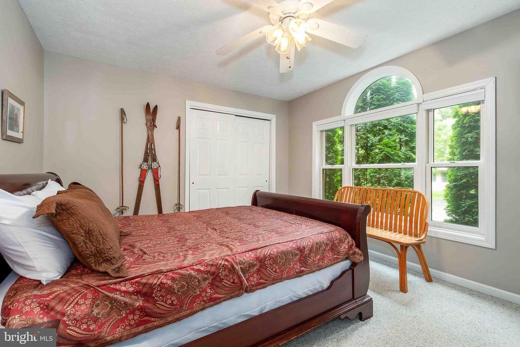 Image 21 of property listing at 305 LAKE POINTE DR, Mc Henry, MD 21541