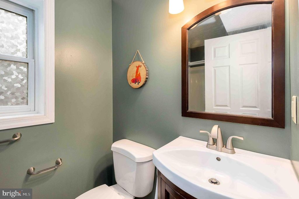 Image 23 of property listing at 305 LAKE POINTE DR, Mc Henry, MD 21541