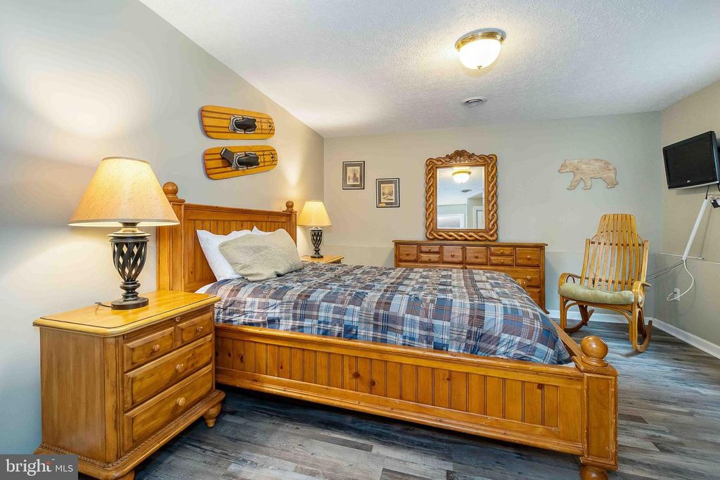 Image 24 of property listing at 305 LAKE POINTE DR, Mc Henry, MD 21541