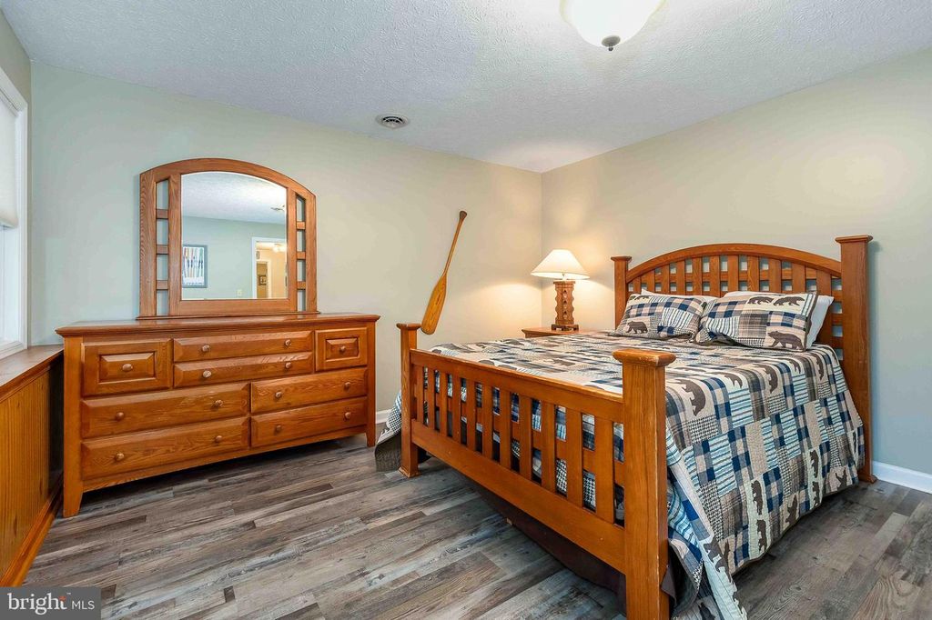 Image 25 of property listing at 305 LAKE POINTE DR, Mc Henry, MD 21541