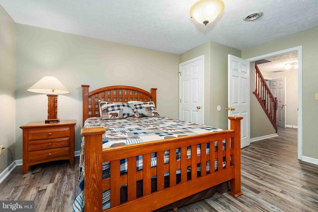 Image 26 of property listing at 305 LAKE POINTE DR, Mc Henry, MD 21541