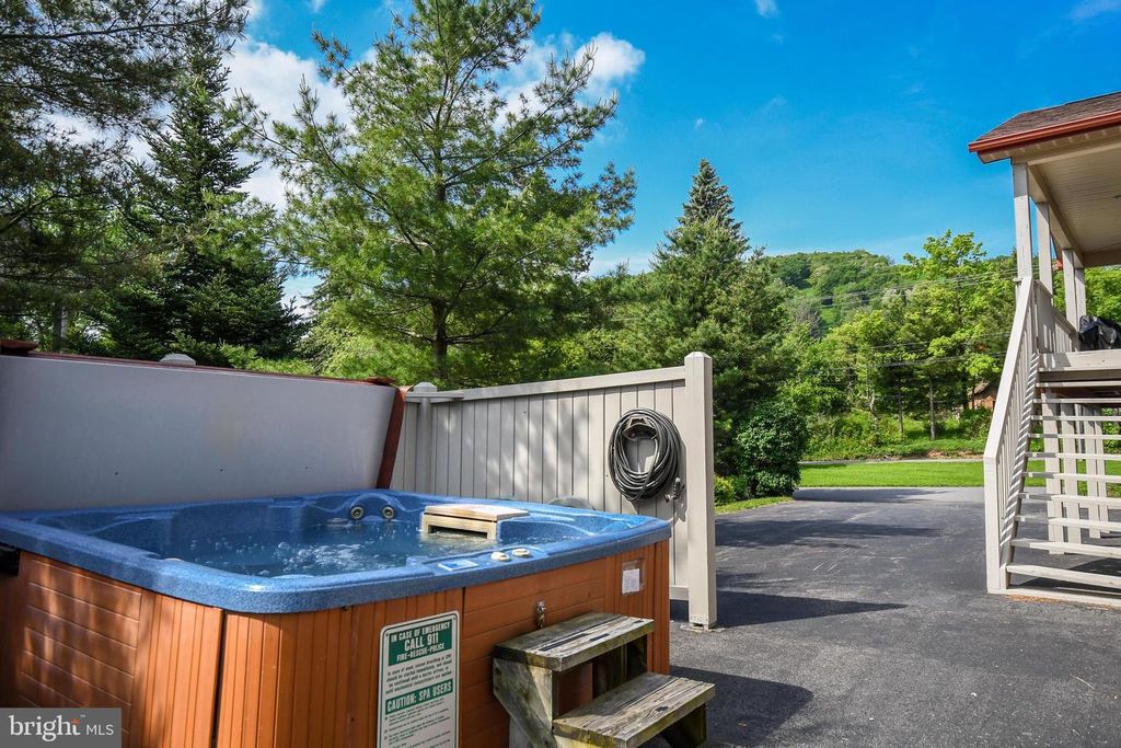 Image 38 of property listing at 305 LAKE POINTE DR, Mc Henry, MD 21541