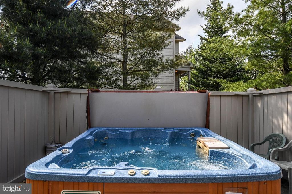 Image 39 of property listing at 305 LAKE POINTE DR, Mc Henry, MD 21541