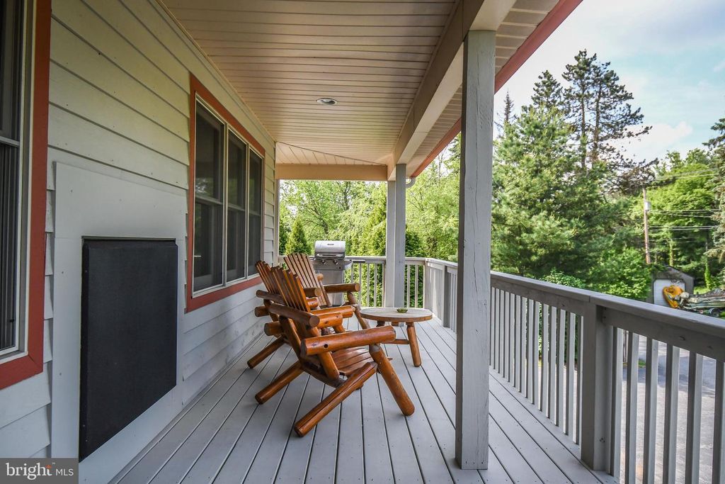 Image 44 of property listing at 305 LAKE POINTE DR, Mc Henry, MD 21541