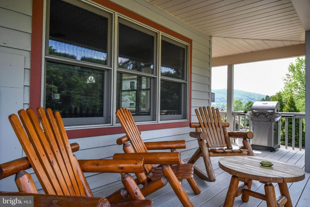 Image 45 of property listing at 305 LAKE POINTE DR, Mc Henry, MD 21541