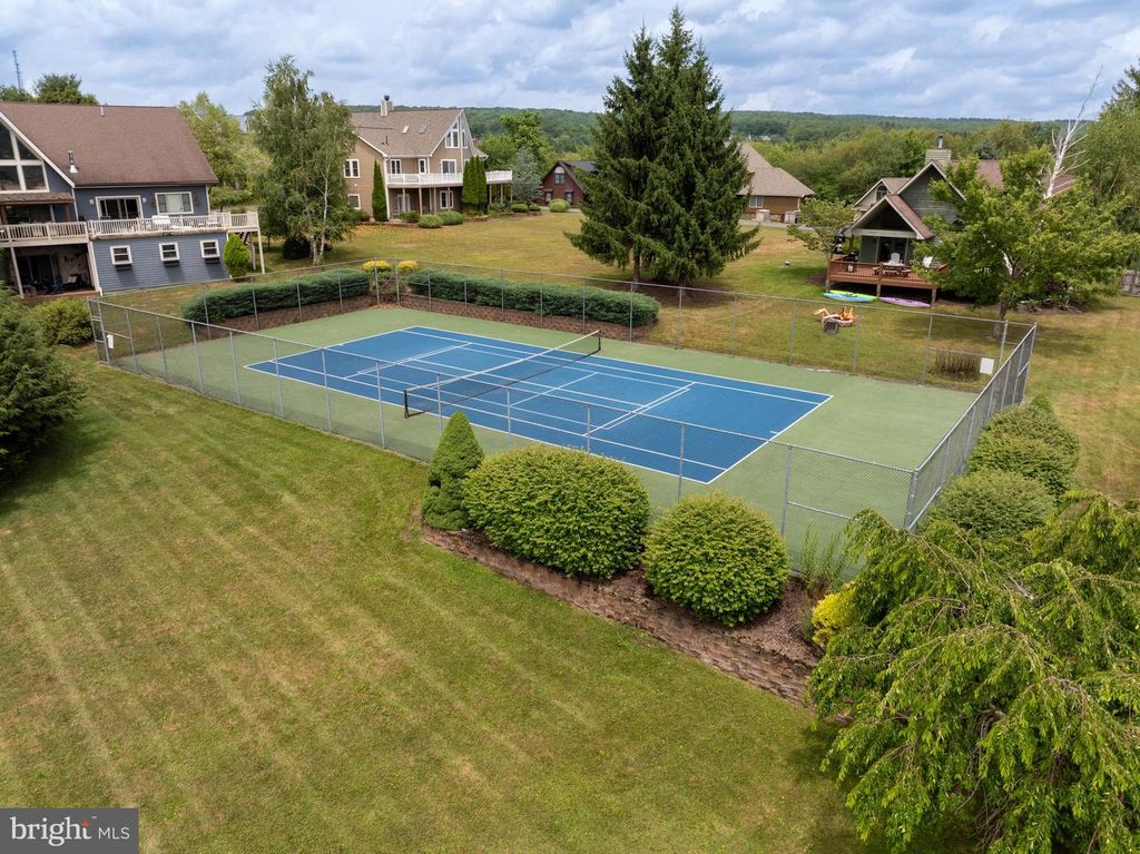 Image 49 of property listing at 305 LAKE POINTE DR, Mc Henry, MD 21541