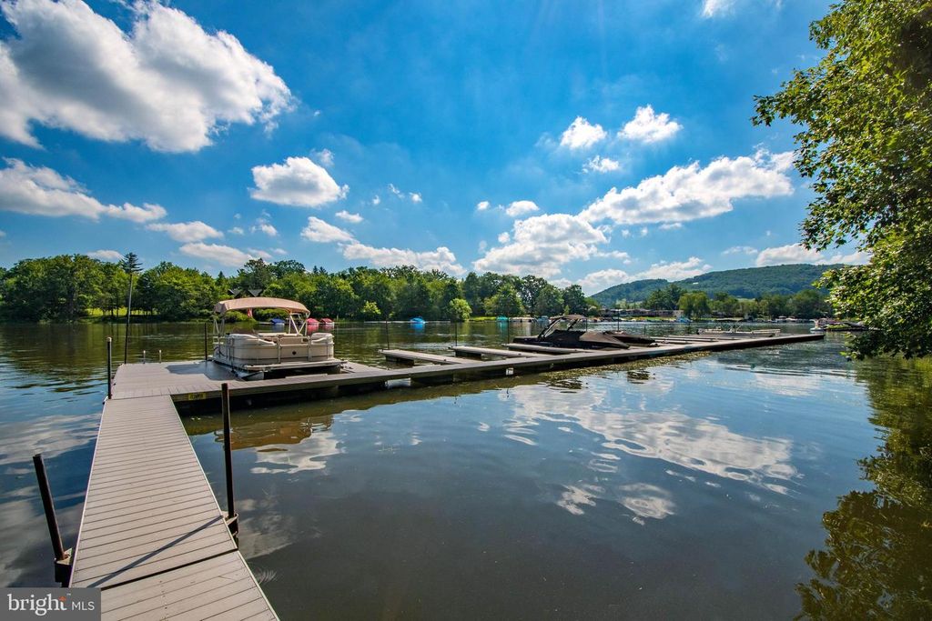 Image 53 of property listing at 305 LAKE POINTE DR, Mc Henry, MD 21541