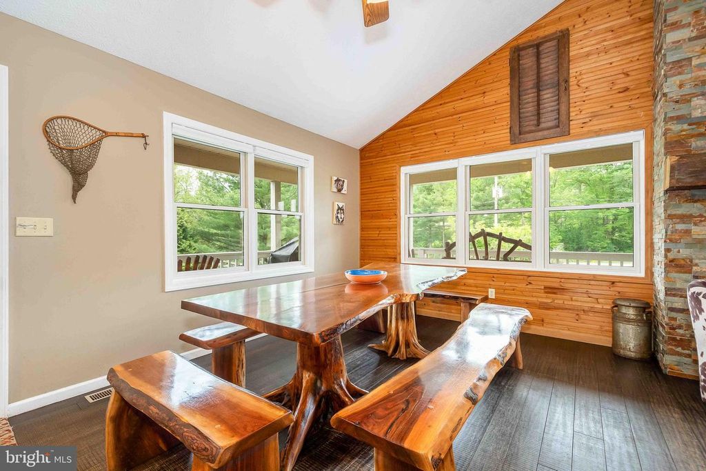 Image 7 of property listing at 305 LAKE POINTE DR, Mc Henry, MD 21541