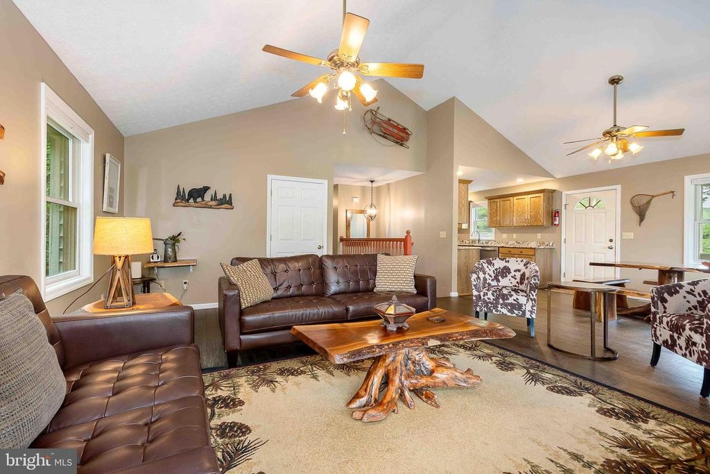 Image 9 of property listing at 305 LAKE POINTE DR, Mc Henry, MD 21541