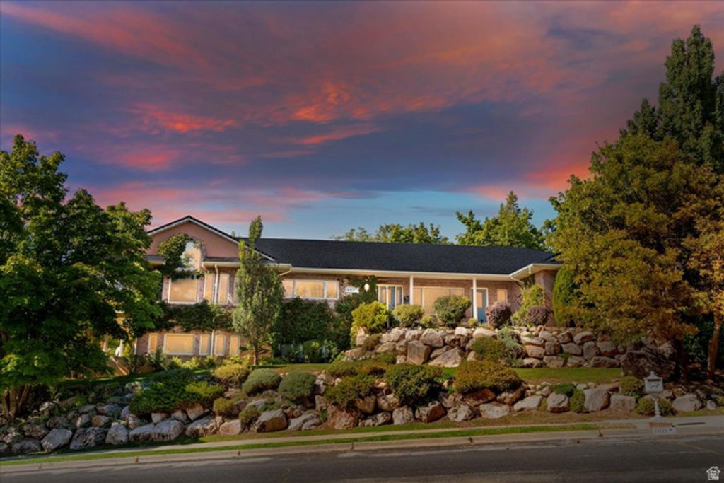 2821 N 200 W, North Ogden, UT 84414