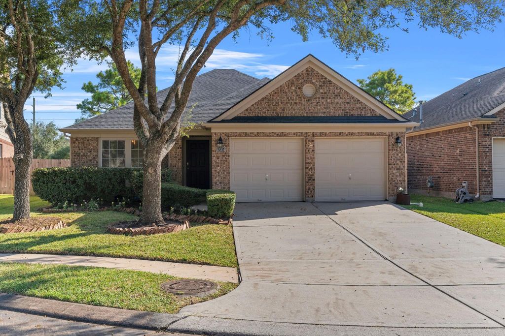 12304 Shady Brook Drive, Pearland, TX 77584