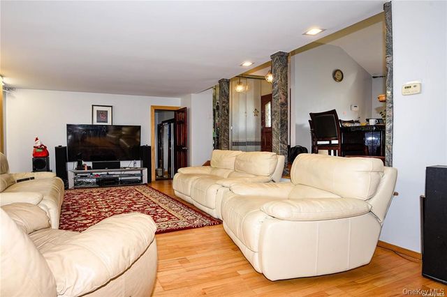 65 Sylvia Lane, Plainview, NY 11803