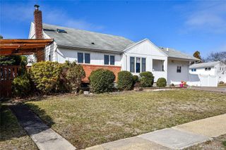 65 Sylvia Lane, Plainview, NY 11803