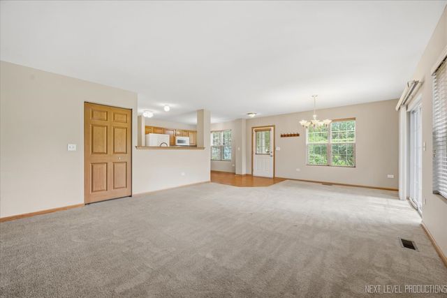 2471 Stoughton Circle 2471, Aurora, IL 60502