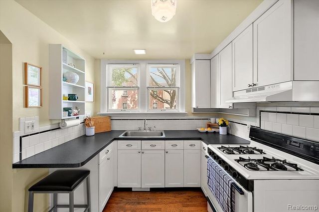 11024 Hubbard Street, Livonia, MI 48150