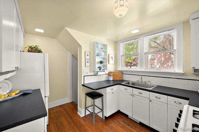 11024 Hubbard Street, Livonia, MI 48150