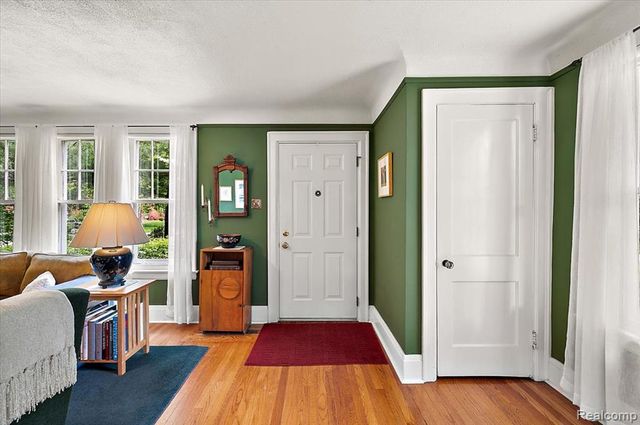 11024 Hubbard Street, Livonia, MI 48150