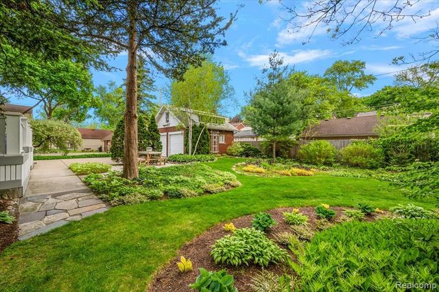 11024 Hubbard Street, Livonia, MI 48150