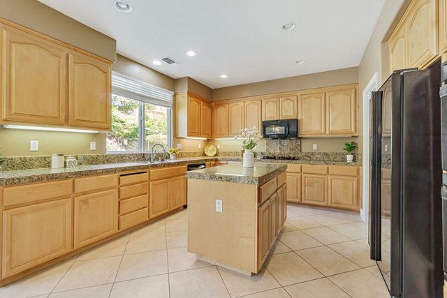 5391 Fernbank Dr, Concord, CA 94521