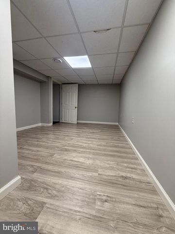 128 E JAMES ST, Lancaster, PA 17602