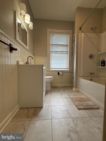 128 E JAMES ST, Lancaster, PA 17602