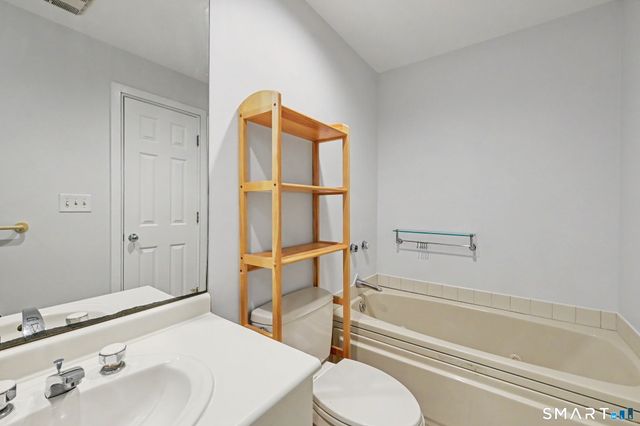 453 East Putnam Avenue 4G, Greenwich, CT 06807