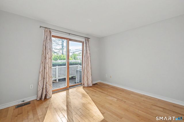 453 East Putnam Avenue 4G, Greenwich, CT 06807