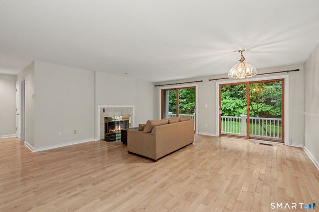 453 East Putnam Avenue 4G, Greenwich, CT 06807