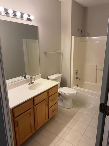 3243 Stratford Court 3B, Lake Bluff, IL 60044