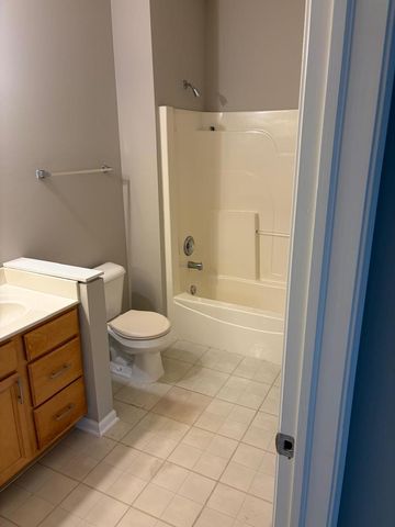 3243 Stratford Court 3B, Lake Bluff, IL 60044