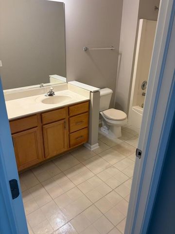 3243 Stratford Court 3B, Lake Bluff, IL 60044