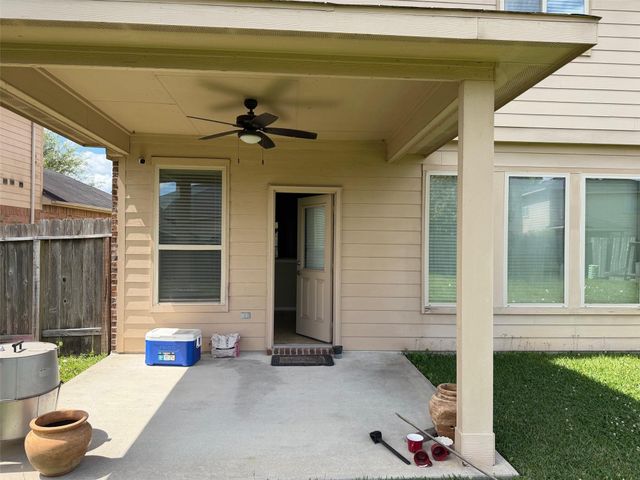 3127 Cambridge Falls Drive, Fresno, TX 77545