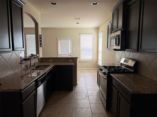 3127 Cambridge Falls Drive, Fresno, TX 77545