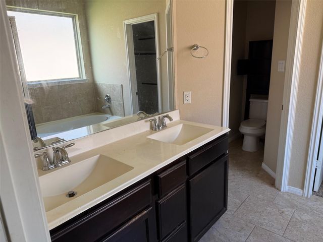 3127 Cambridge Falls Drive, Fresno, TX 77545