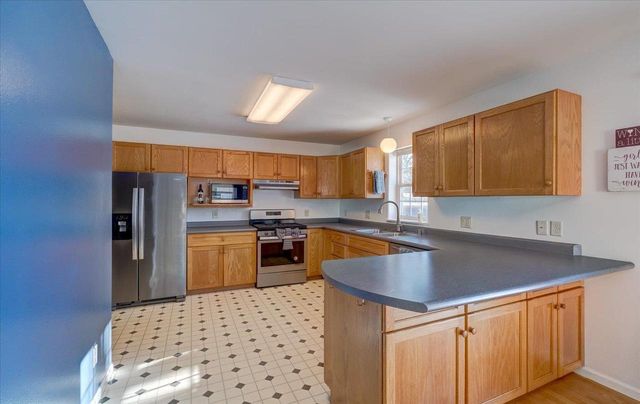 5215 Manitowoc Parkway, Madison, WI 53705