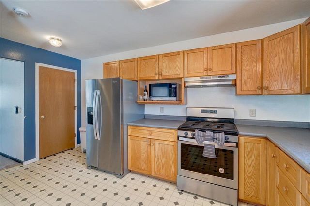 5215 Manitowoc Parkway, Madison, WI 53705